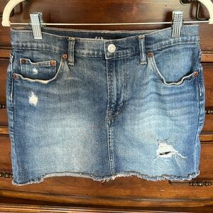 GAP Jean skirt. Raw hem and distressed. Size 6. GUC